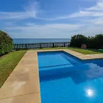 Beautiful Frontline Beach Townhouse